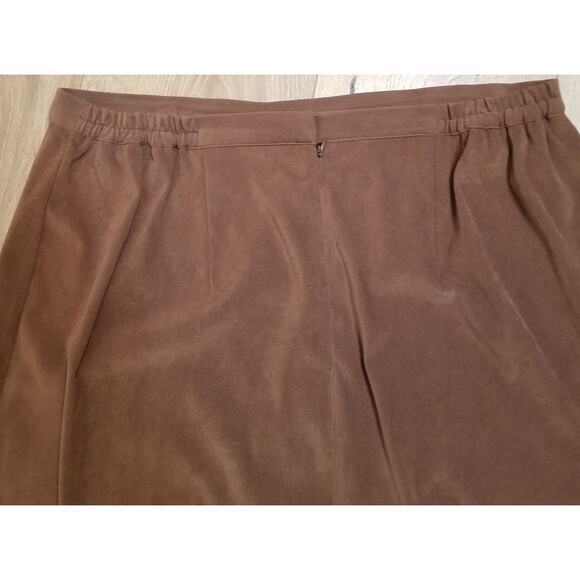 Dressbarn Brown Faux Suede Maxi Skirt Slit Center Back Elastic @ Waist Size 14W - Picture 3 of 7